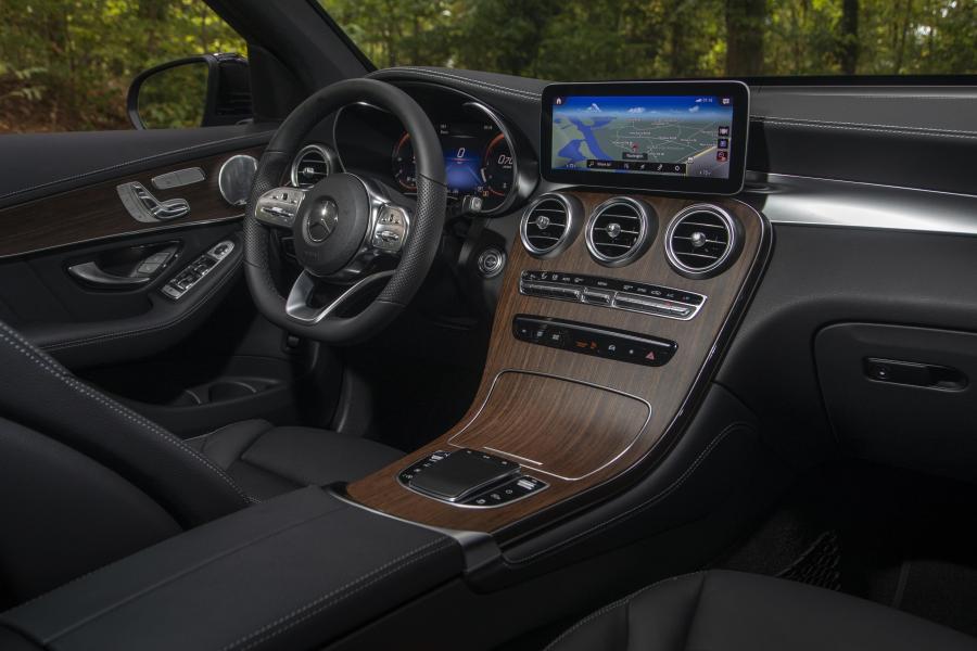 Интерьер Mercedes-Benz GLC300 4Matic AMG Line (X253) 2019 года  (NA) (фото 24 из 74)